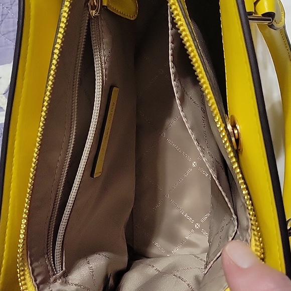 Michael Kors Handbag with belt - Picture 4 of 4